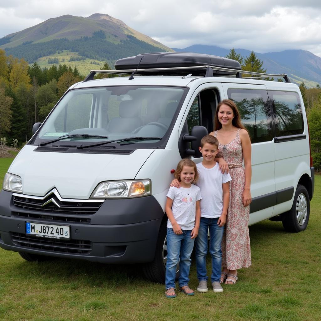 Familie mit einem gebrauchten Citroen C8