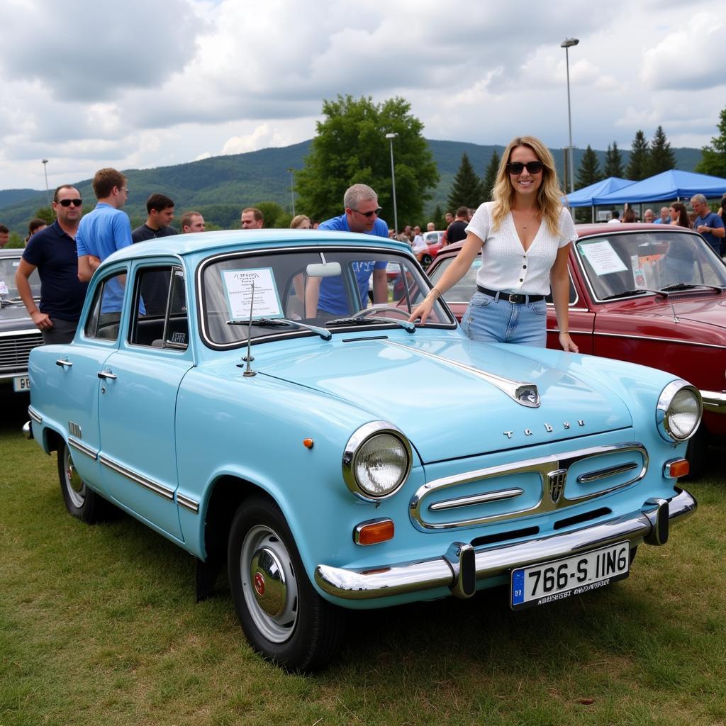 Sonja Schmidt präsentiert ihren himmelblauen Trabant auf einem Oldtimertreffen