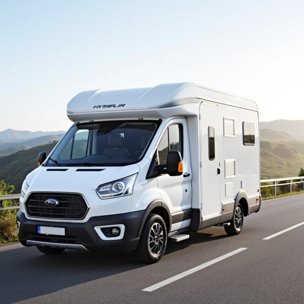 Wohnwagen Eriba Hymer auf der Straße